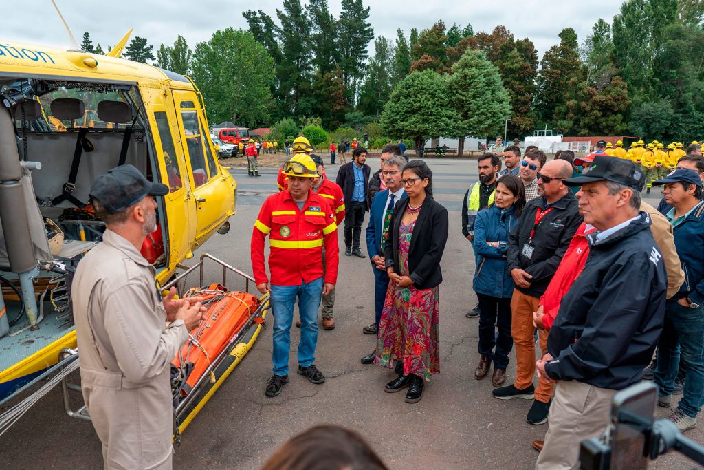 CMPC Exhibe Su Equipamiento Para El Combate De Incendios Forestales ...